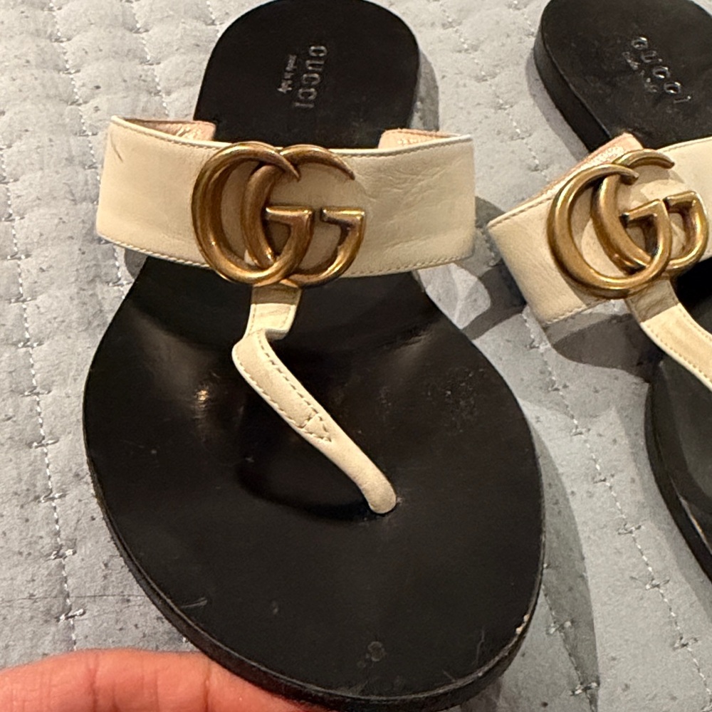 Gucci Cream Leather GG Thong Sandals with Gold Hardware